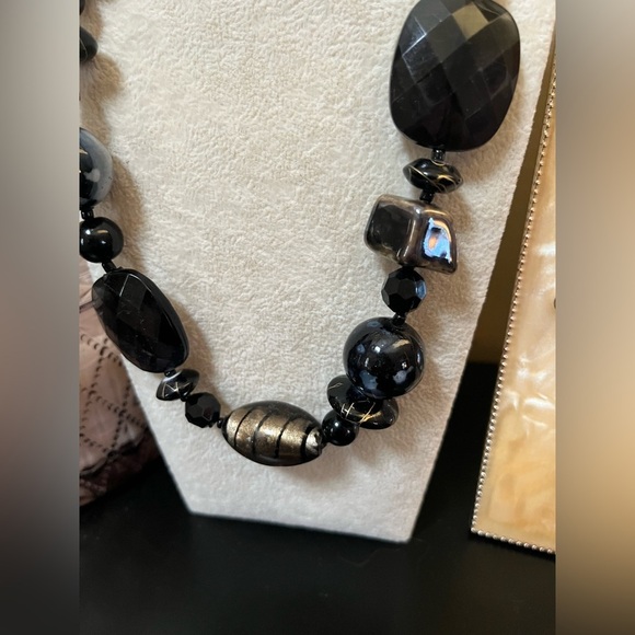 Vintage Black Beaded Necklace with Adjustment Closure - Picture 10 of 10